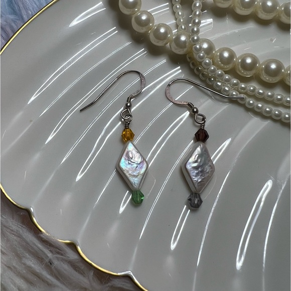 🎀 DIAMOND SHAPED REAL PEARL EARRINGS🎀 - Picture 3 of 3